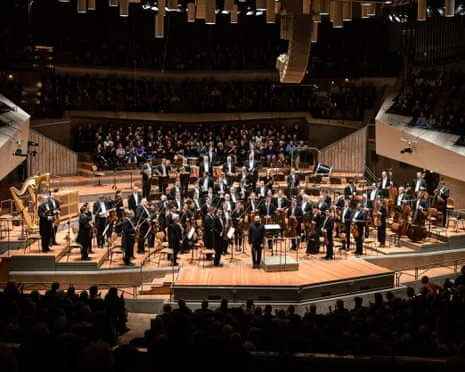 Arnold Schoenberg: Violin Concerto, Verklärte Nacht, Die Jakobsleiter Album Review – A Compelling and Notable Collection